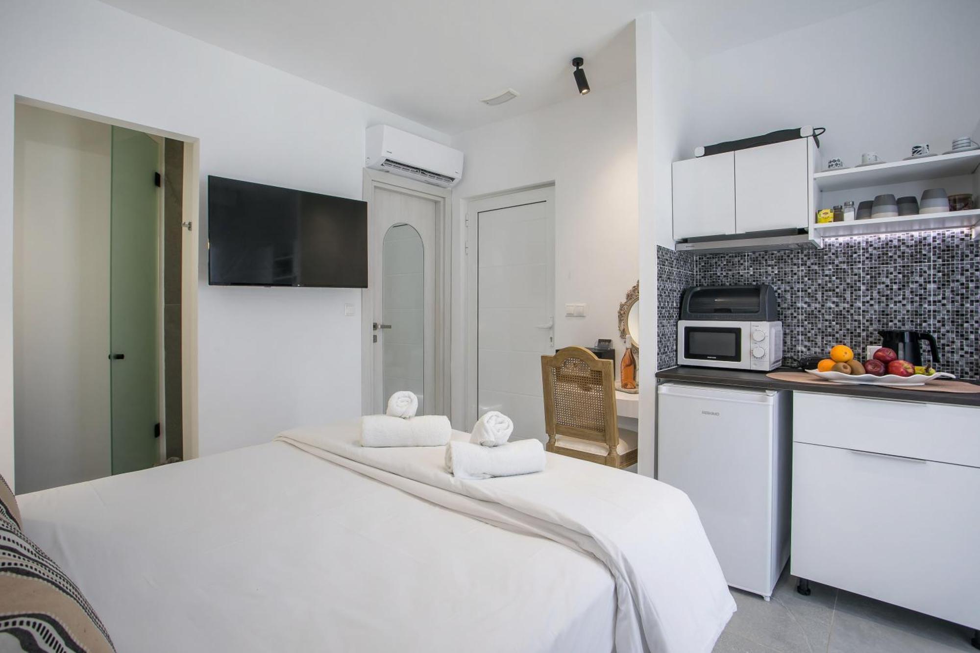Calma Luxury Studios & Suites Faliraki Extérieur photo