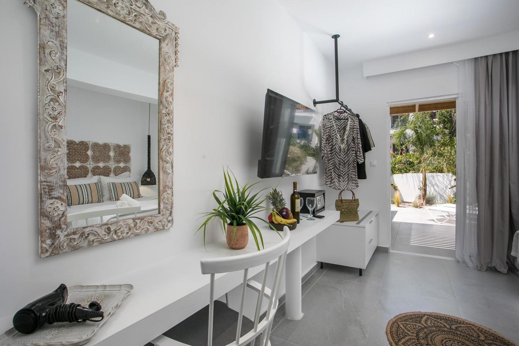 Calma Luxury Studios & Suites Faliraki Extérieur photo