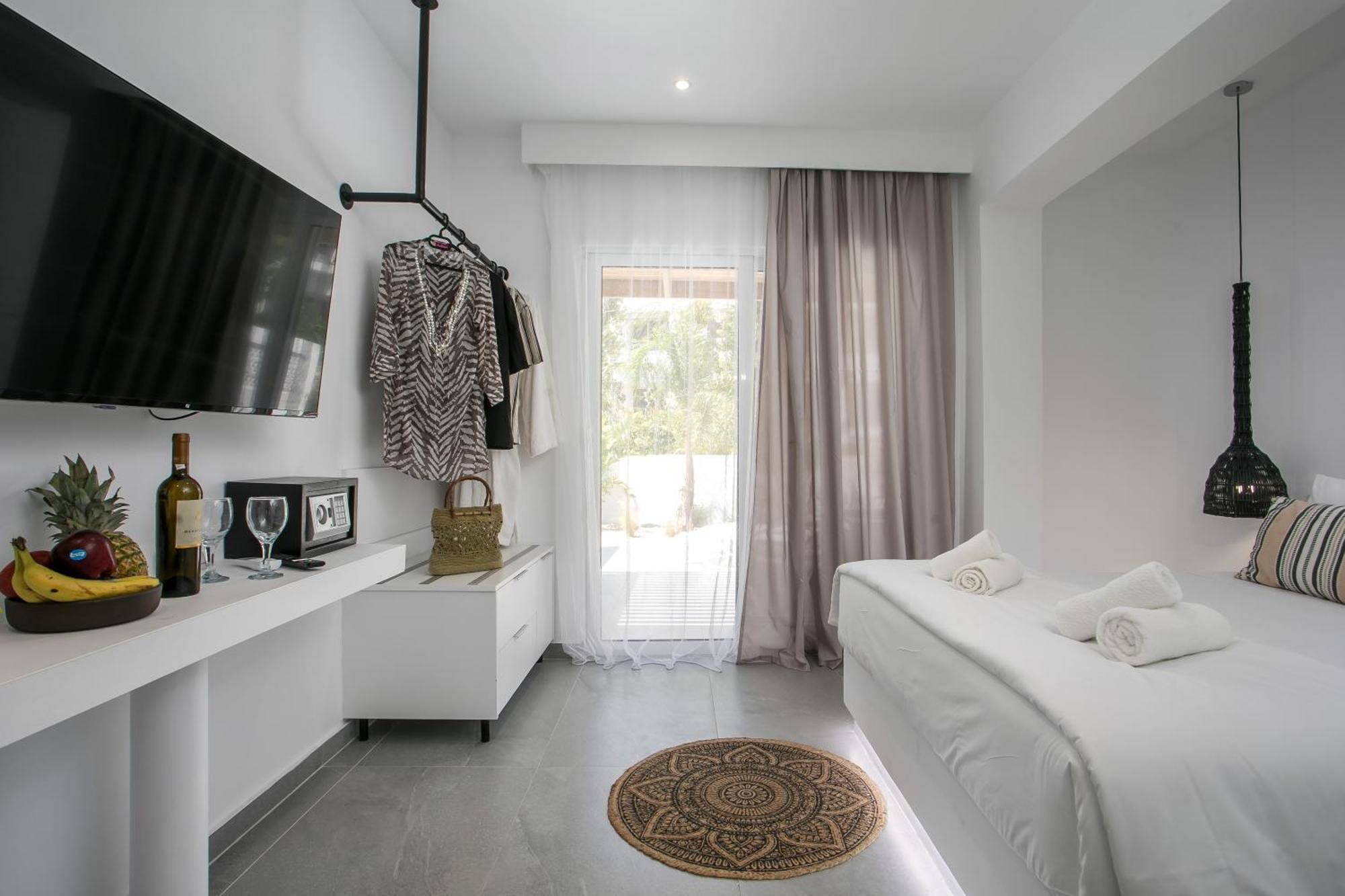 Calma Luxury Studios & Suites Faliraki Extérieur photo