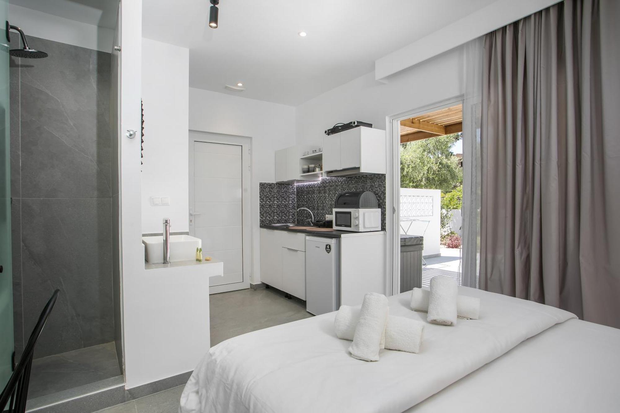 Calma Luxury Studios & Suites Faliraki Extérieur photo