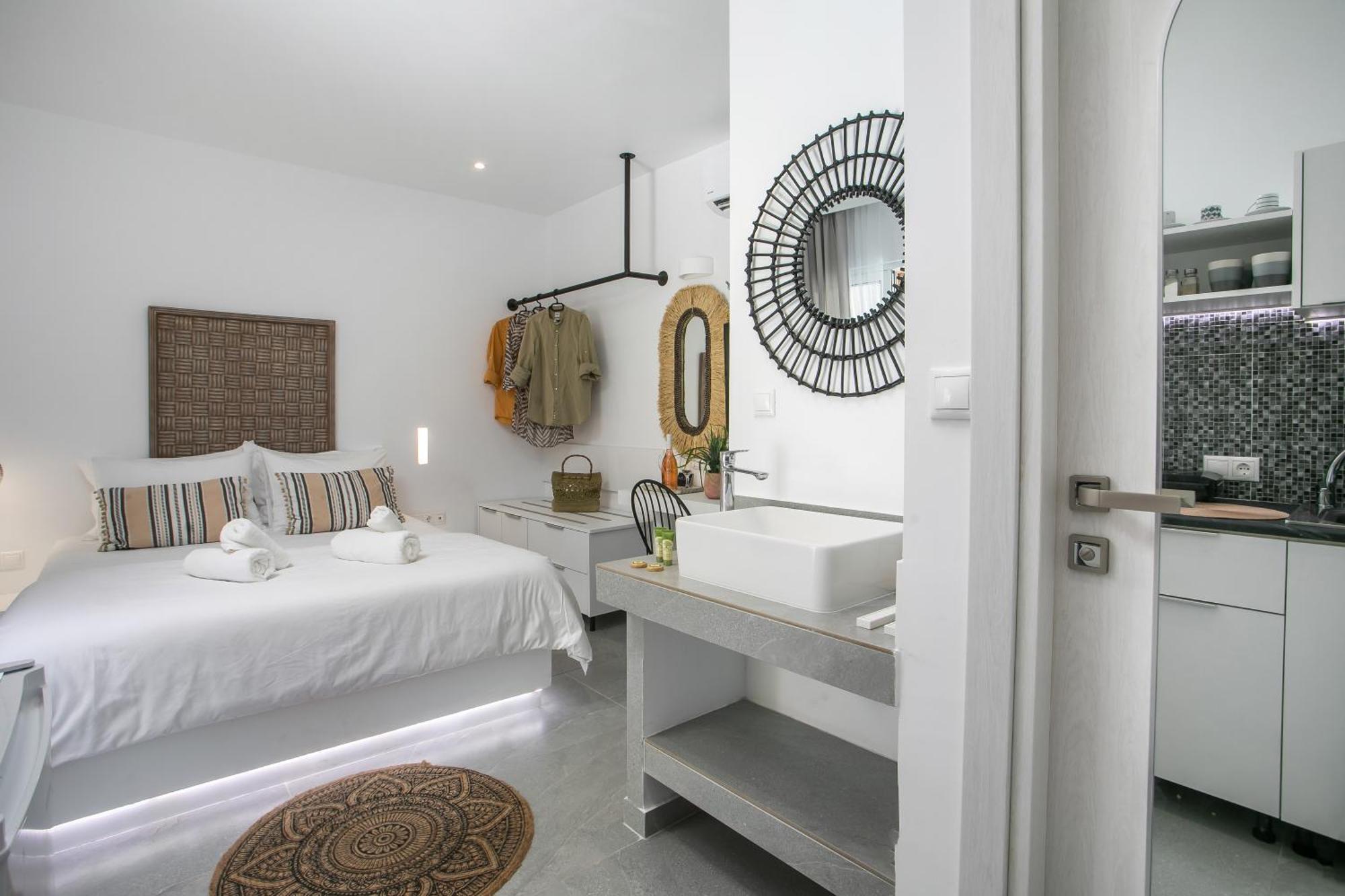 Calma Luxury Studios & Suites Faliraki Extérieur photo